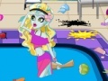 Oyunu Monster High swimming pool cleaning