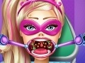 Oyunu Super Barbie Throat Doctor
